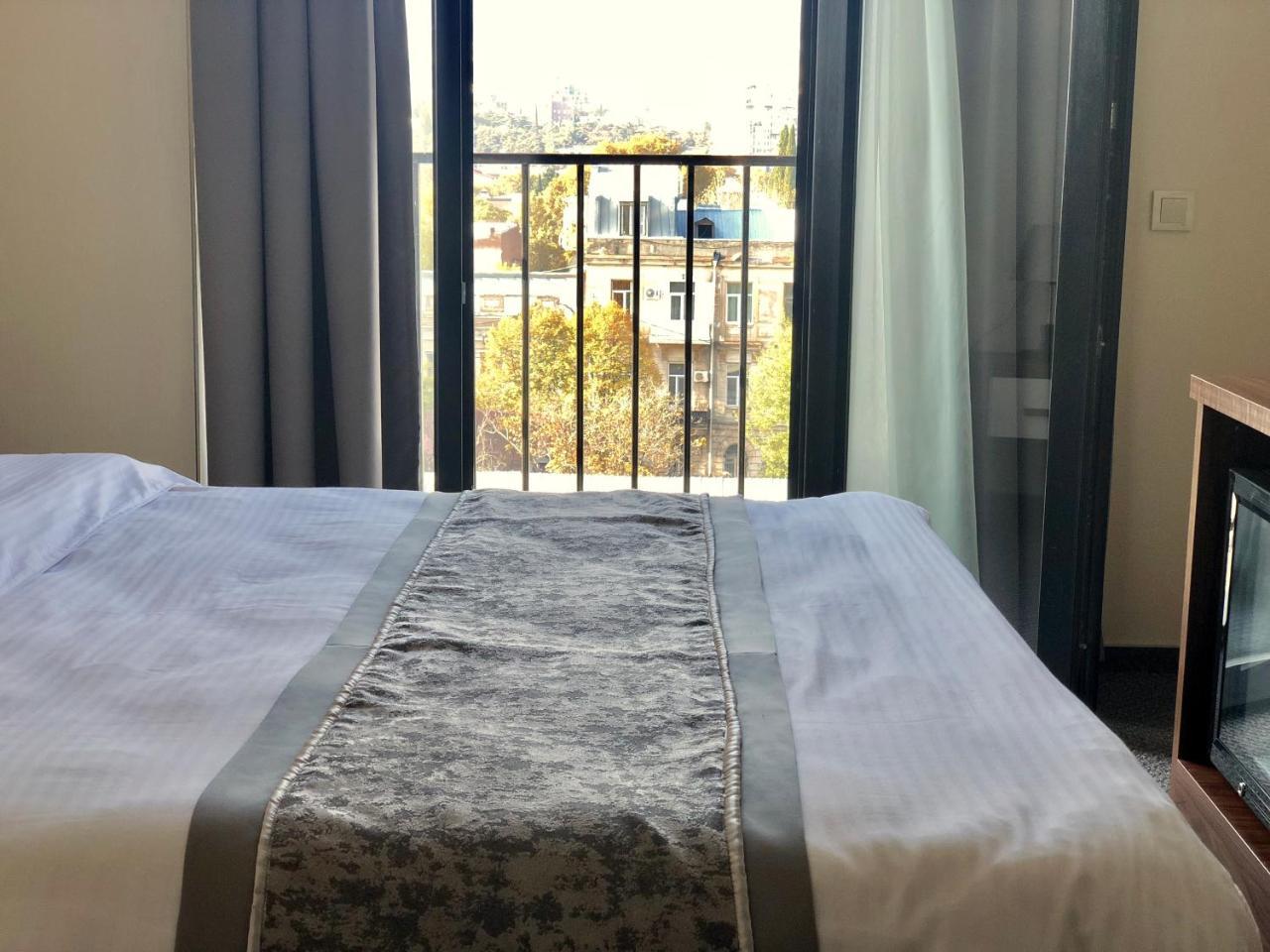 Tbili Hotel Tbilisi Esterno foto