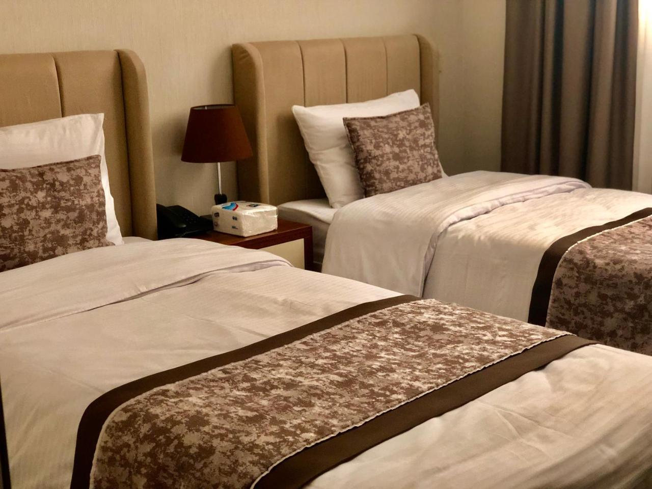 Tbili Hotel Tbilisi Esterno foto