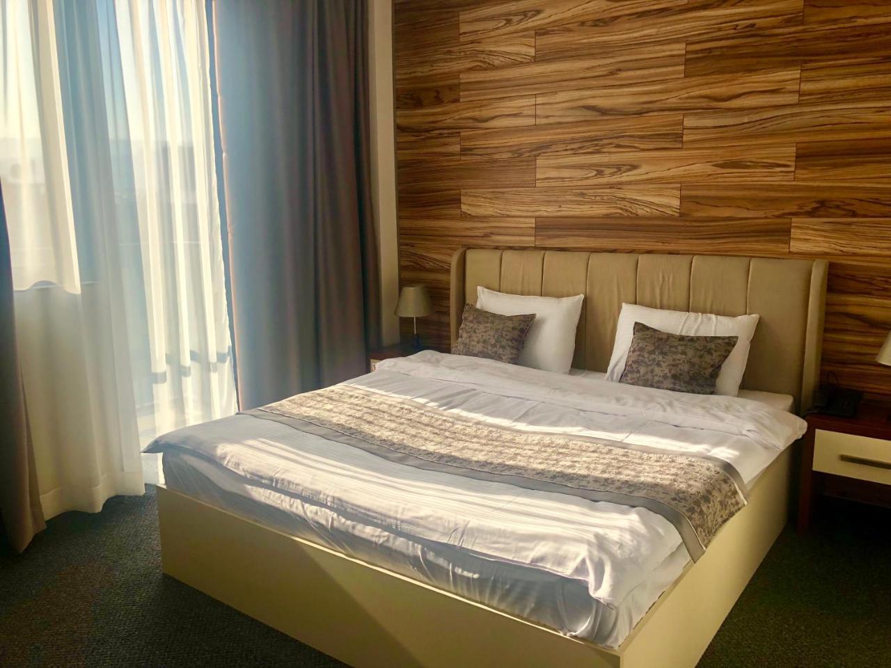 Tbili Hotel Tbilisi Esterno foto