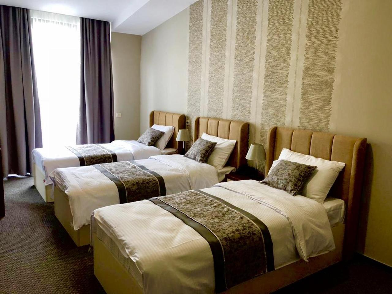 Tbili Hotel Tbilisi Esterno foto